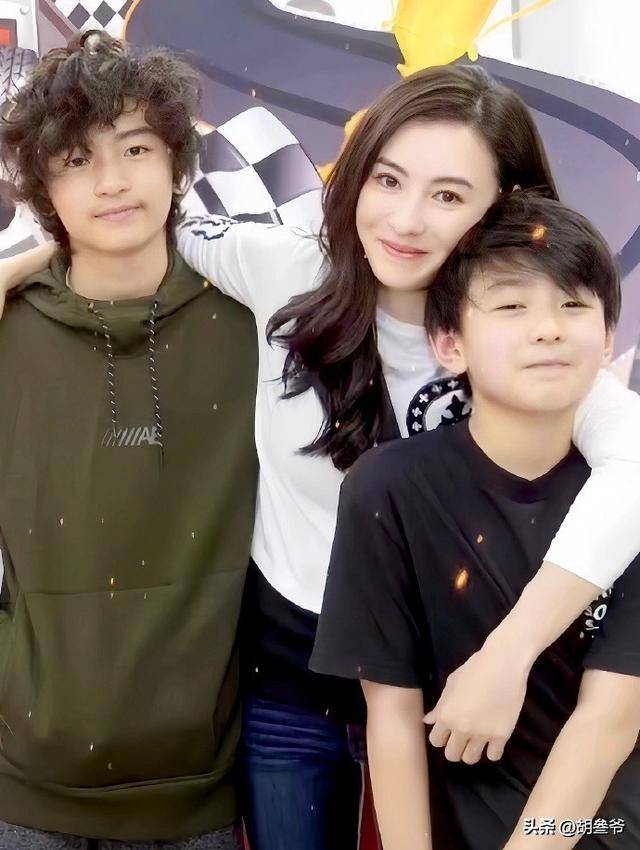 16岁谢振南近照好帅!张柏芝观赛小Q打排球 16岁谢振南近照好帅!张柏芝观赛小Q打排球