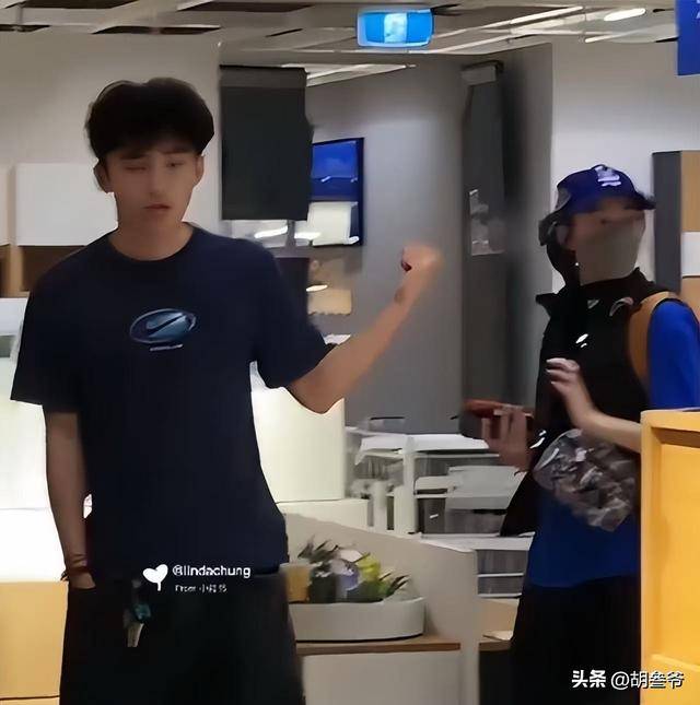 16岁谢振南近照好帅!张柏芝观赛小Q打排球 16岁谢振南近照好帅!张柏芝观赛小Q打排球