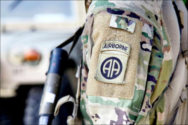 夺岛倒数,美82空降师抵达中东 夺岛倒数,美82空降师抵达中东