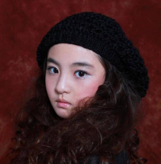 8岁爱上老师,12岁官宣恋爱,如今他俩怎样了 8岁爱上老师,12岁官宣恋爱,如今他俩怎样了