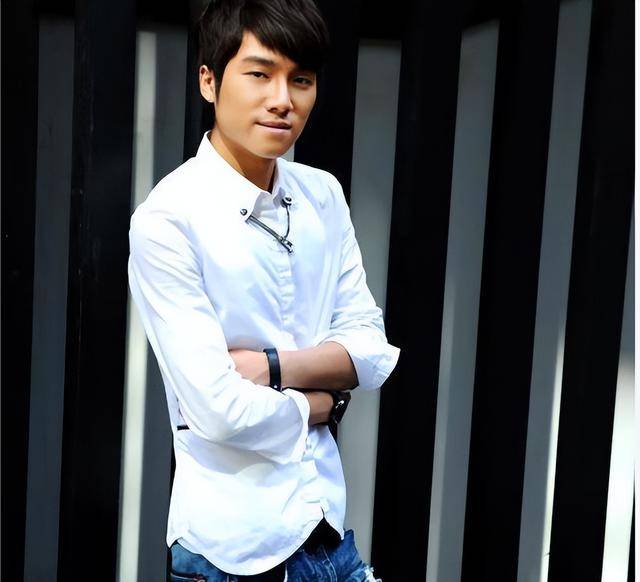 8岁爱上老师,12岁官宣恋爱,如今他俩怎样了 8岁爱上老师,12岁官宣恋爱,如今他俩怎样了