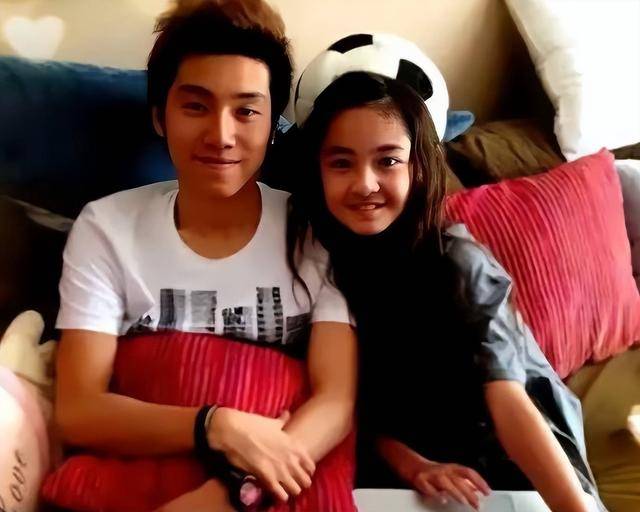 8岁爱上老师,12岁官宣恋爱,如今他俩怎样了 8岁爱上老师,12岁官宣恋爱,如今他俩怎样了