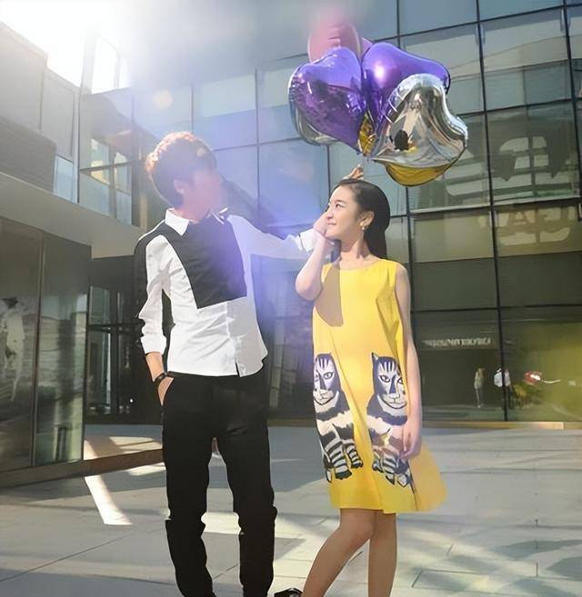 8岁爱上老师,12岁官宣恋爱,如今他俩怎样了 8岁爱上老师,12岁官宣恋爱,如今他俩怎样了