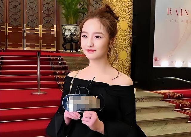 8岁爱上老师,12岁官宣恋爱,如今他俩怎样了 8岁爱上老师,12岁官宣恋爱,如今他俩怎样了