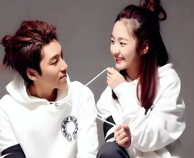 8岁爱上老师,12岁官宣恋爱,如今他俩怎样了 8岁爱上老师,12岁官宣恋爱,如今他俩怎样了