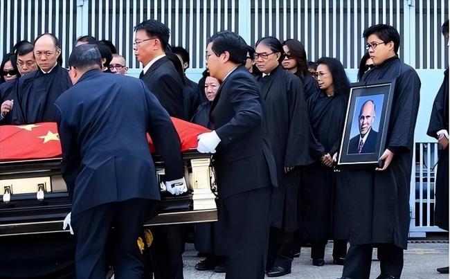 霍家不孝子在美走私军火，还骗光明星20亿