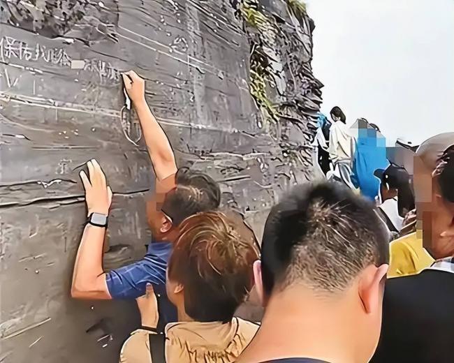 英国也贴中文标语？中国游客被全球各种嫌弃