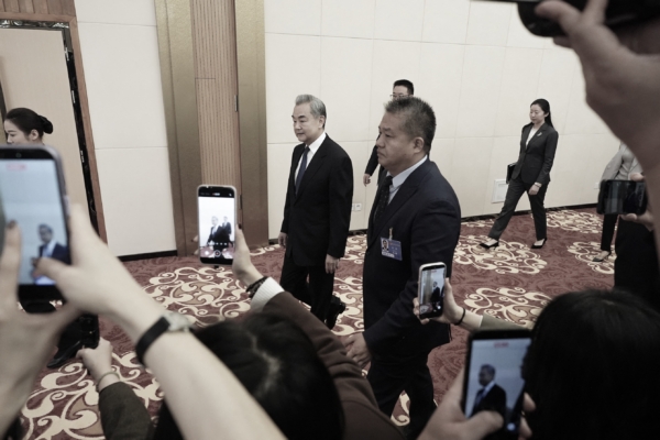 北京接连遭遇各国冷待，王毅甩锅党魁