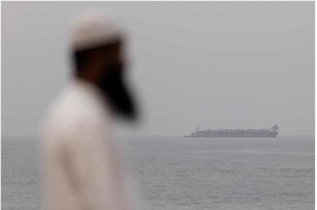 战争爆发以来西欧首例，货轮通过荷莫兹海峡