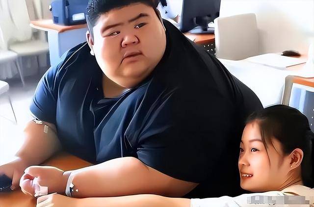 中国首胖切胃暴瘦480斤,成名后抛妻,下场曝光 中国首胖切胃暴瘦480斤,成名后抛妻,下场曝光