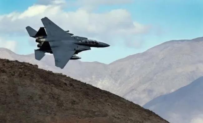 伊称活捉美飞行员,俘虏照却破绽百出 伊称活捉美飞行员,俘虏照却破绽百出