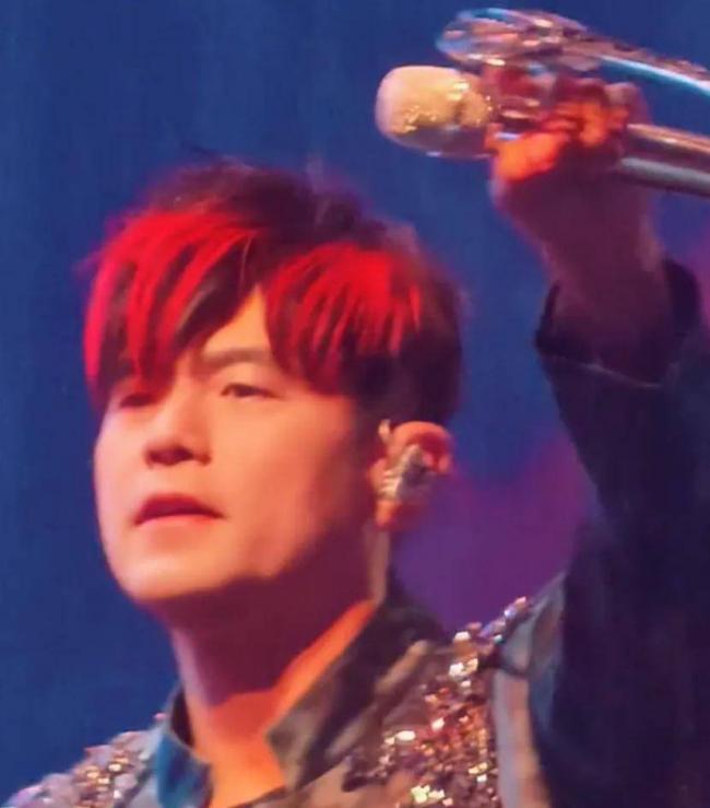 周杰伦演唱会口碑又崩了,本人唱不上去就划水 周杰伦演唱会口碑又崩了,本人唱不上去就划水