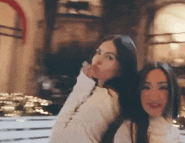 “全球最美女孩”24岁官宣订婚,她长残了吗 “全球最美女孩”24岁官宣订婚,她长残了吗