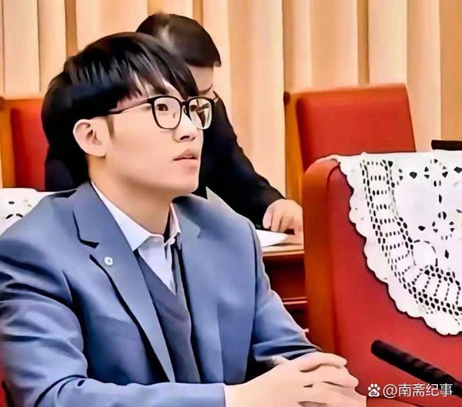 抓住梁文锋,还我血汗钱!千百万中国股民怒喊 抓住梁文锋,还我血汗钱!千百万中国股民怒喊