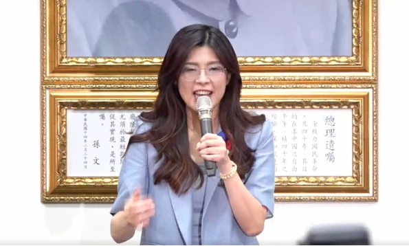 郑丽文拜访习近平，背后有何算计与致命陷阱？