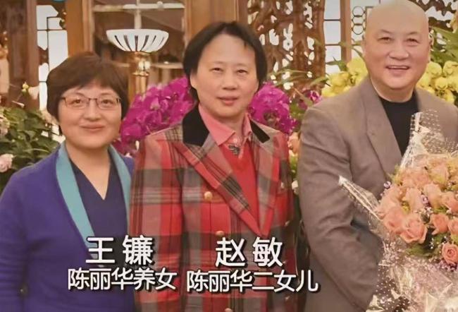 迟重瑞陈丽华全家福曝光,4个儿女都很优秀 迟重瑞陈丽华全家福曝光,4个儿女都很优秀