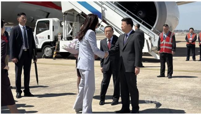 郑丽文抵达上海 中共中台办主任宋涛接机 郑丽文抵达上海 中共中台办主任宋涛接机