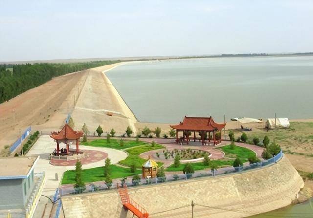 中国荒漠中挖出亚洲最大水库 成瀚海明珠 中国荒漠中挖出亚洲最大水库 成瀚海明珠