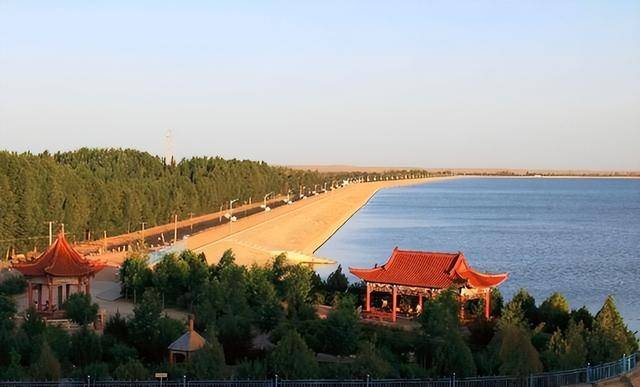 中国荒漠中挖出亚洲最大水库 成瀚海明珠 中国荒漠中挖出亚洲最大水库 成瀚海明珠