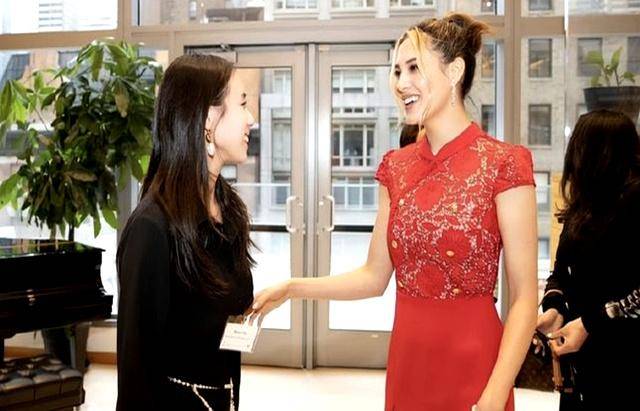 �Ȱ�����γ����ڹ���ȼ٣���Ӿװ���Ľ���