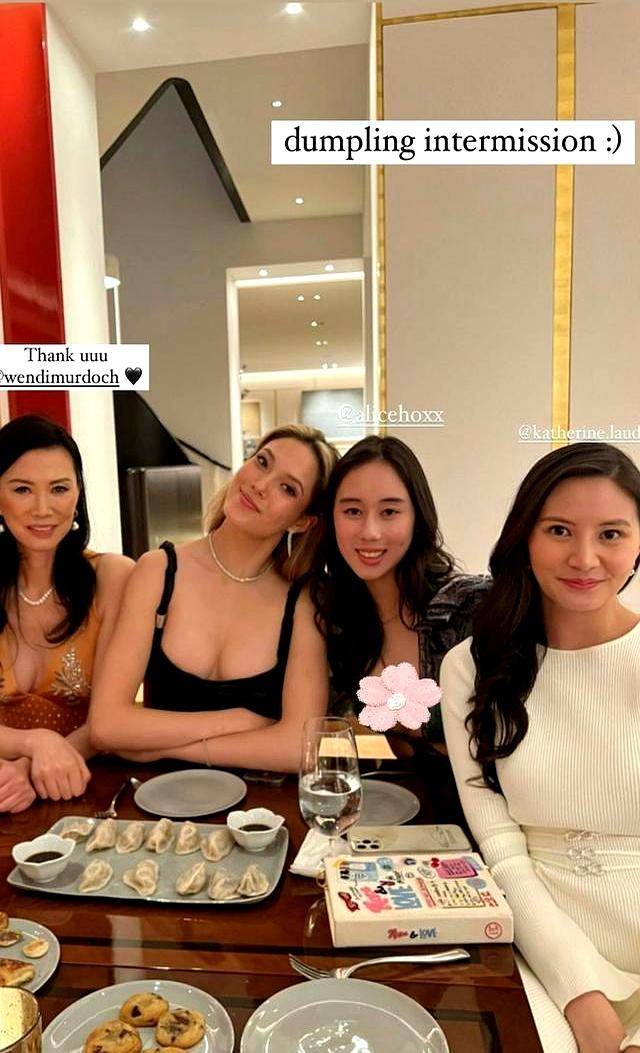 �Ȱ�����γ����ڹ���ȼ٣���Ӿװ���Ľ���