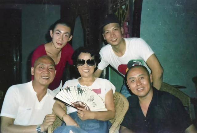 90������������ͺ��Ѻ�Ӱ�����ϴ������鱦