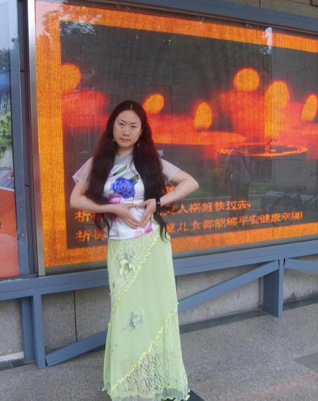 初代网红芙蓉姐姐重病缠身 带红包探望老友 初代网红芙蓉姐姐重病缠身 带红包探望老友