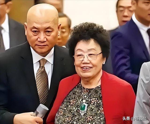 看到1987年春晚上的迟重瑞 才懂陈丽华