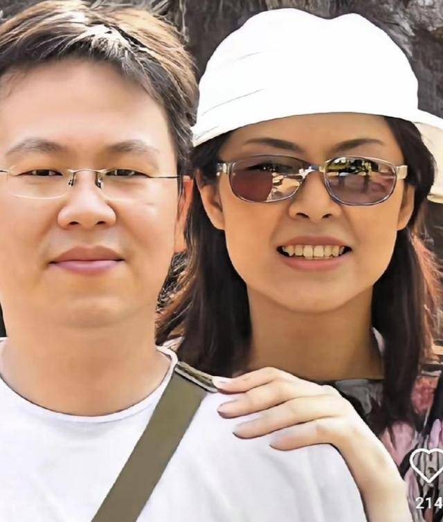 郑丽文的婚姻：女主外男主内，不生育孩子