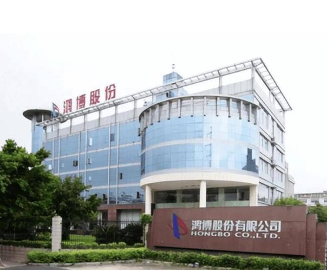 国内套现7个亿后，她露出了身后的美国国旗