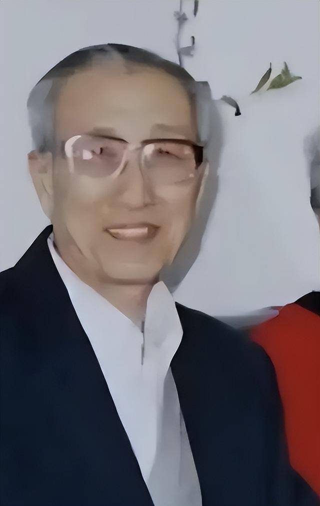 16岁巩俐和父亲的合影，父亲是山东大学教授