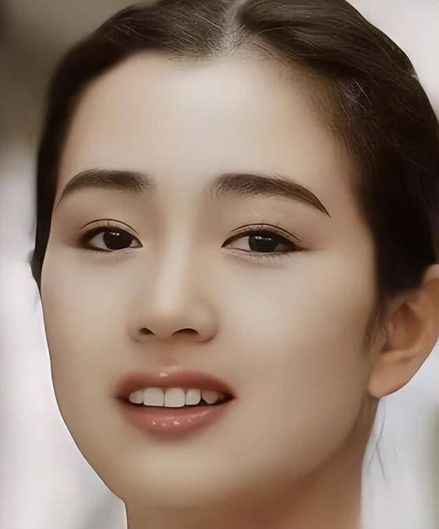 16岁巩俐和父亲的合影，父亲是山东大学教授