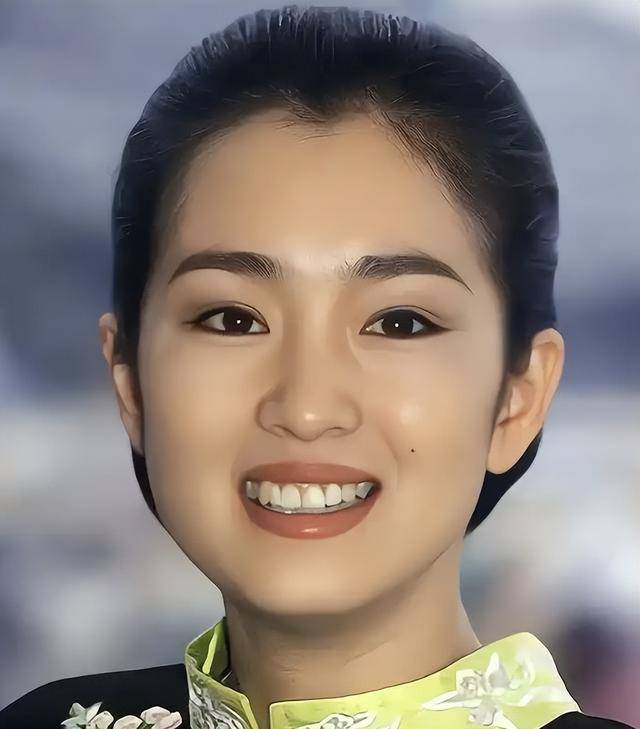 16岁巩俐和父亲的合影，父亲是山东大学教授