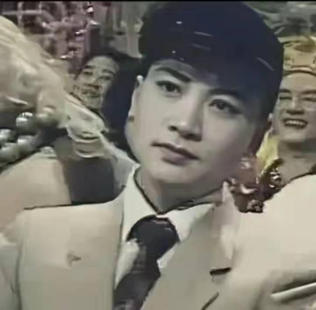 迟重瑞一组年轻时老照片：儒雅俊朗 一眼难忘