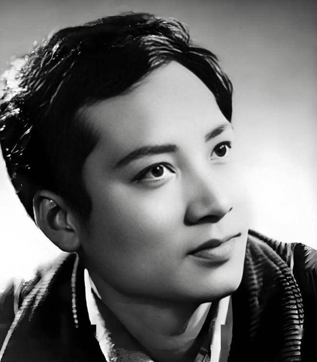 迟重瑞一组年轻时老照片：儒雅俊朗 一眼难忘