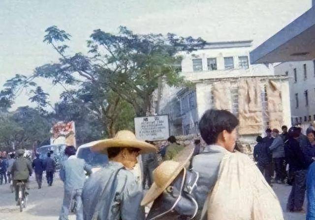 83�ϴ�5λ�߸��ӵܱ�ǹ�У����Ƕ���˭��