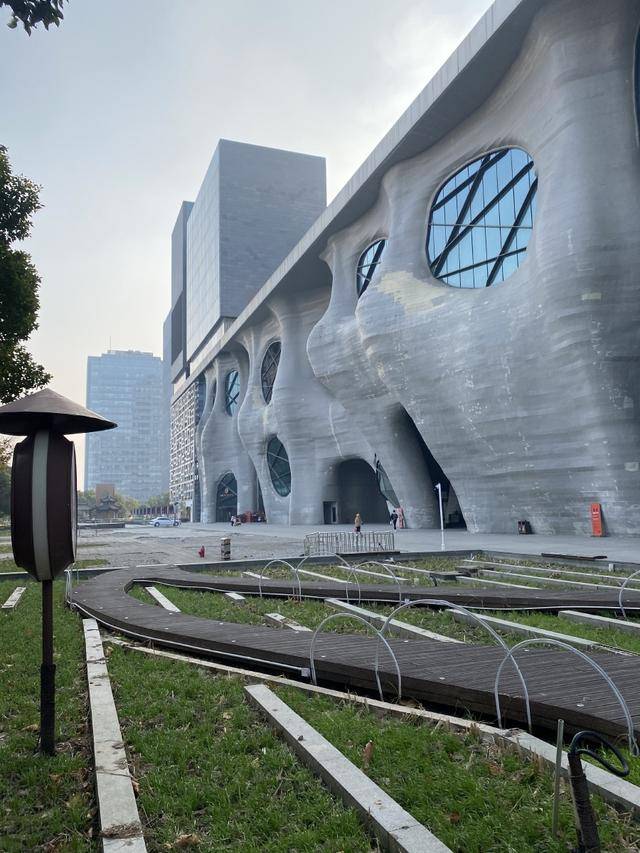 陈丽华的紫檀博物馆，1根木头换北京一套房