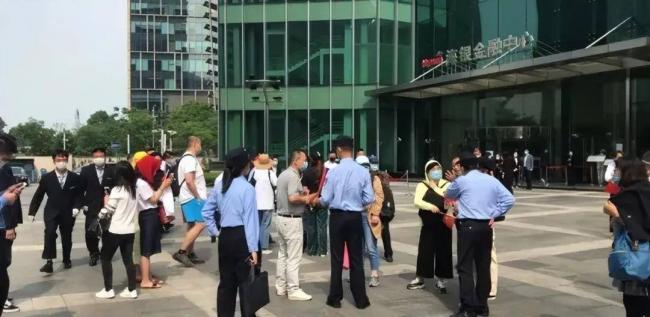 700��һҹ���㣬4����Ǯ���Ե���ҵ�һ��