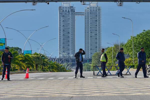 美伊谈判将登场 巴国首都万人维安 高度戒备