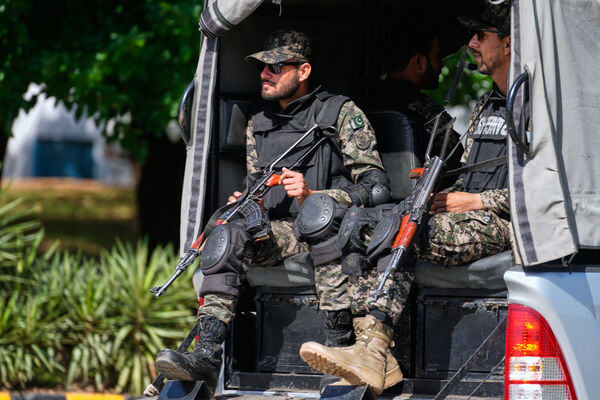 美伊谈判将登场 巴国首都万人维安 高度戒备