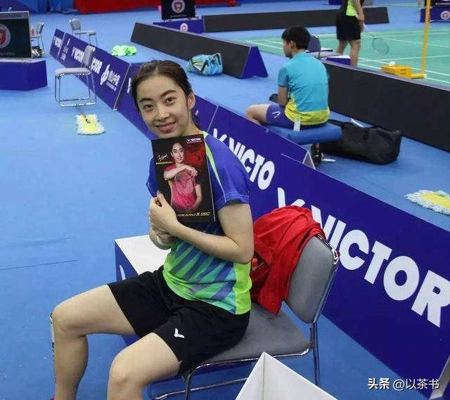 她是羽坛第一美女，如今财富自由是北体博士