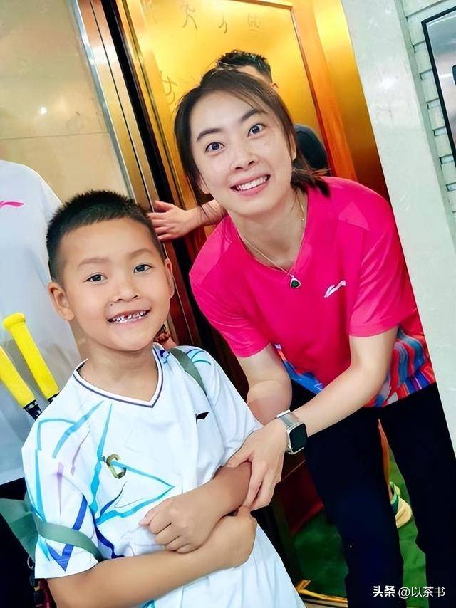 她是羽坛第一美女，如今财富自由是北体博士