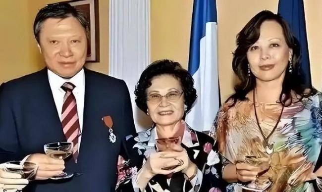 �����й�Ů�׸���2��Ů������3�����ӷ�Ŀ