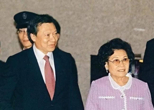 �����й�Ů�׸���2��Ů������3�����ӷ�Ŀ