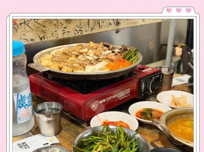 王思聪带三个美女韩国吃饭被偶遇，头发稀疏