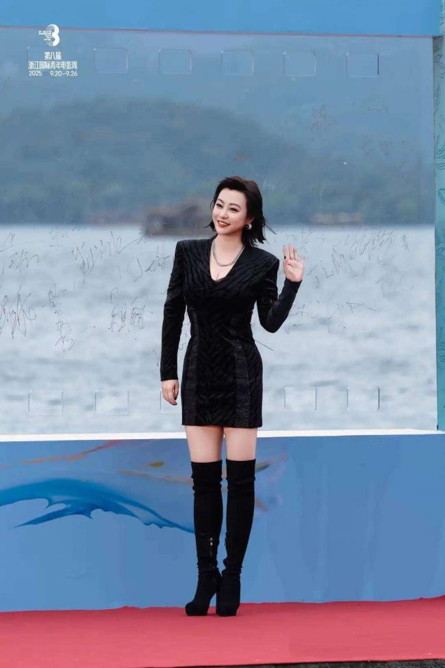 郝蕾暴瘦20斤状态回春!离婚后带俩娃住别墅种菜 郝蕾暴瘦20斤状态回春!离婚后带俩娃住别墅种菜