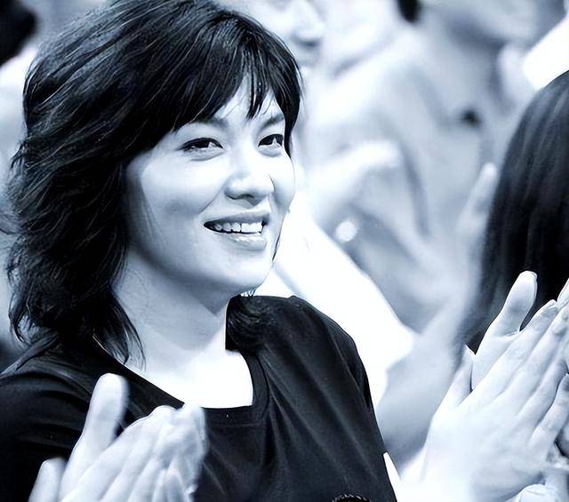 ��Ů����Ӣ��������������Ϻ��������۹���