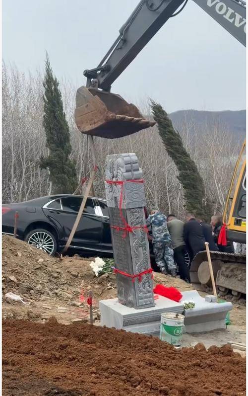 已挖出!辽8888百万奔驰陪葬涉多项违法 已挖出!辽8888百万奔驰陪葬涉多项违法