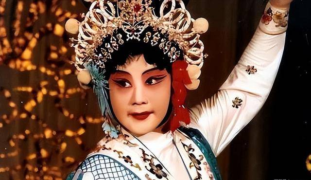 她带领30名演员留美不归,今年回国定居 她带领30名演员留美不归,今年回国定居