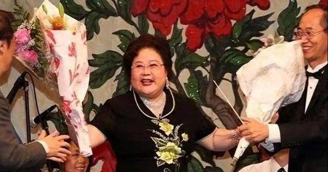 她带领30名演员留美不归,今年回国定居 她带领30名演员留美不归,今年回国定居